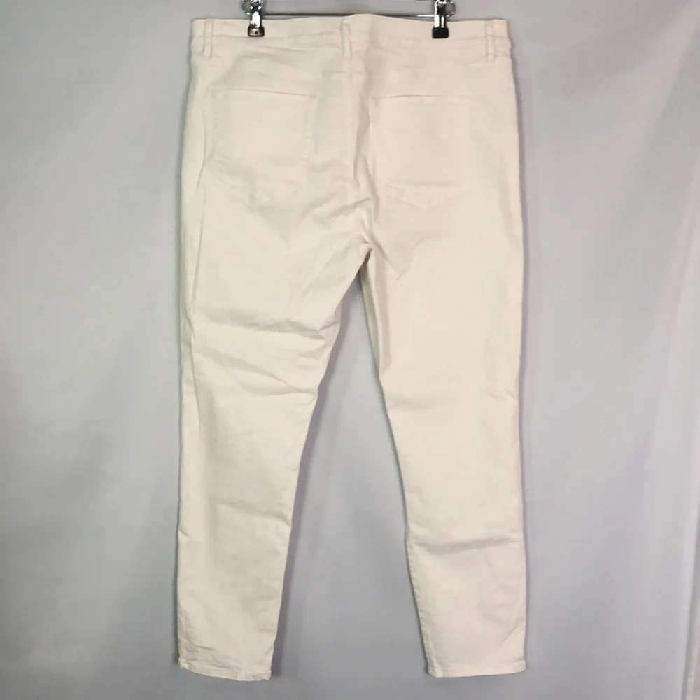 LOFT Made and Loved Modern Slim Pockets White Jean Size 32/14